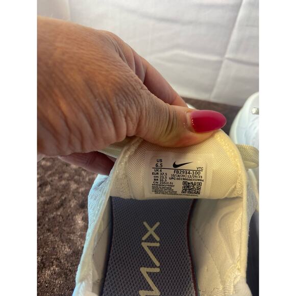 Nike Air Max 270 - Picture 7 of 10